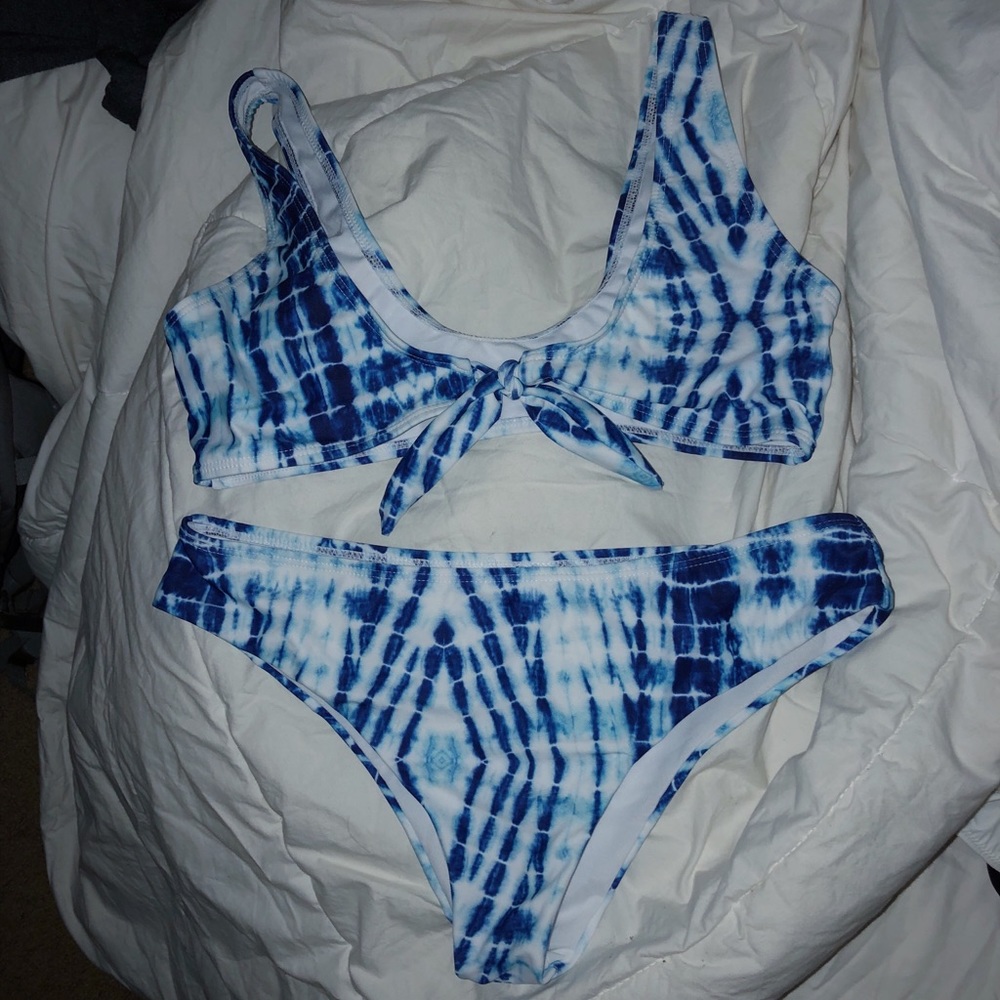 Blue tie-dye bikini 💙